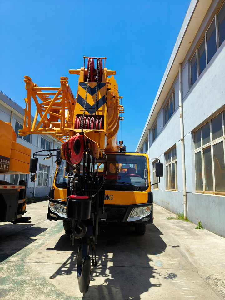 XCMG QY80K used xcmg truck crane - Grue mobile: photos 2 XCMG QY80K used xcmg truck crane - Grue mobile: photos 2