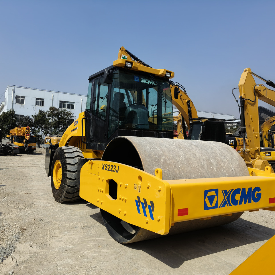 XCMG XS223J USED ROAD ROLLER - Compacteur à pieds de mouton/ Monocylindre: photos 2 XCMG XS223J USED ROAD ROLLER - Compacteur à pieds de mouton/ Monocylindre: photos 2