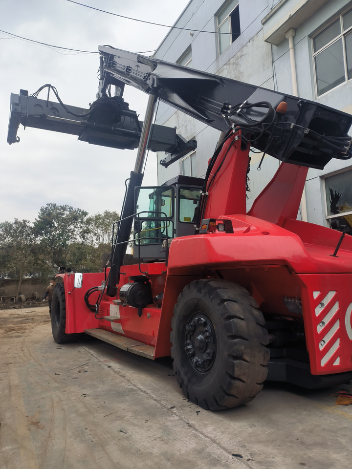 Kalmar DRF450 Used Reach stacker/Container forklift - Reach stacker: photos 5 Kalmar DRF450 Used Reach stacker/Container forklift - Reach stacker: photos 5