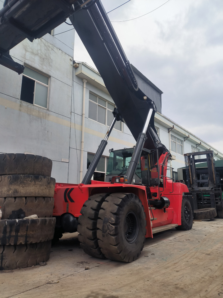 Kalmar DRF450 Used Reach stacker/Container forklift - Reach stacker: photos 4 Kalmar DRF450 Used Reach stacker/Container forklift - Reach stacker: photos 4