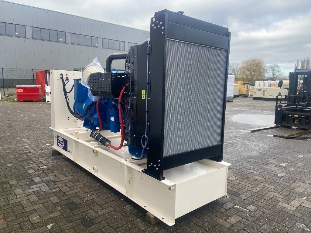 FG Wilson P450-3 - 450 kVA Open Genset - DPX-16018-O - Groupe électrogène: photos 3 FG Wilson P450-3 - 450 kVA Open Genset - DPX-16018-O - Groupe électrogène: photos 3