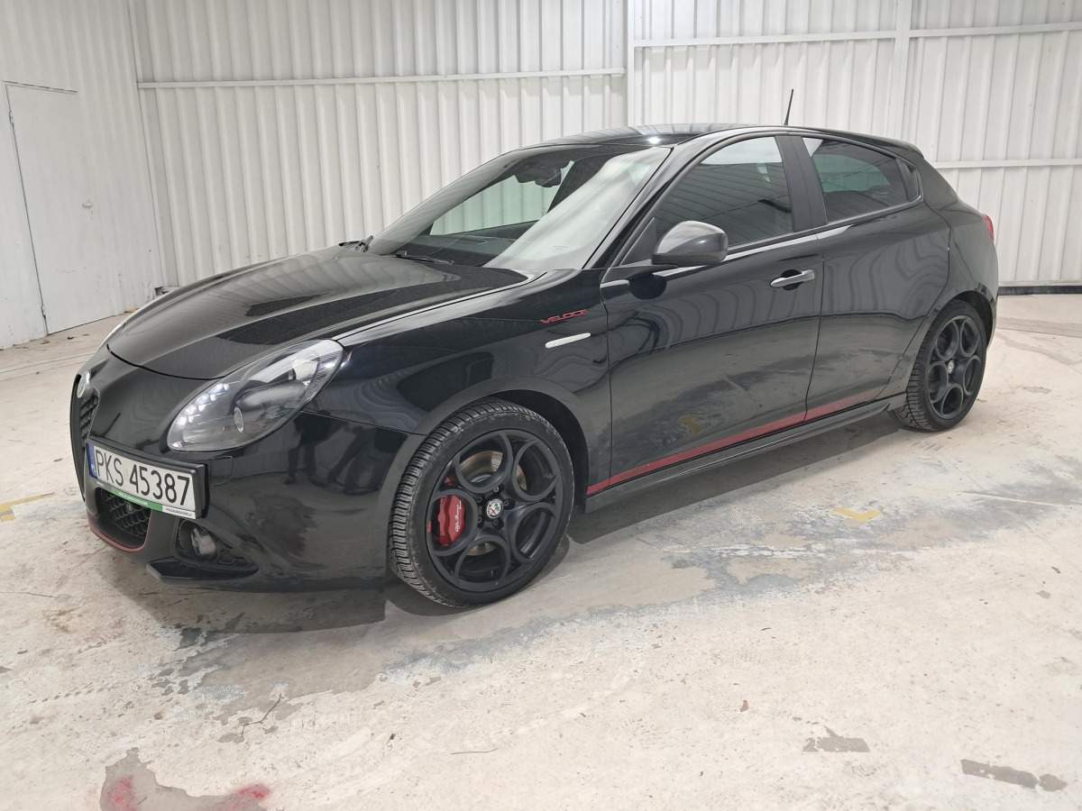 ALFA ROMEO ALFA GIULIETTA HATCHBACK - Voiture: photos 2 ALFA ROMEO ALFA GIULIETTA HATCHBACK - Voiture: photos 2