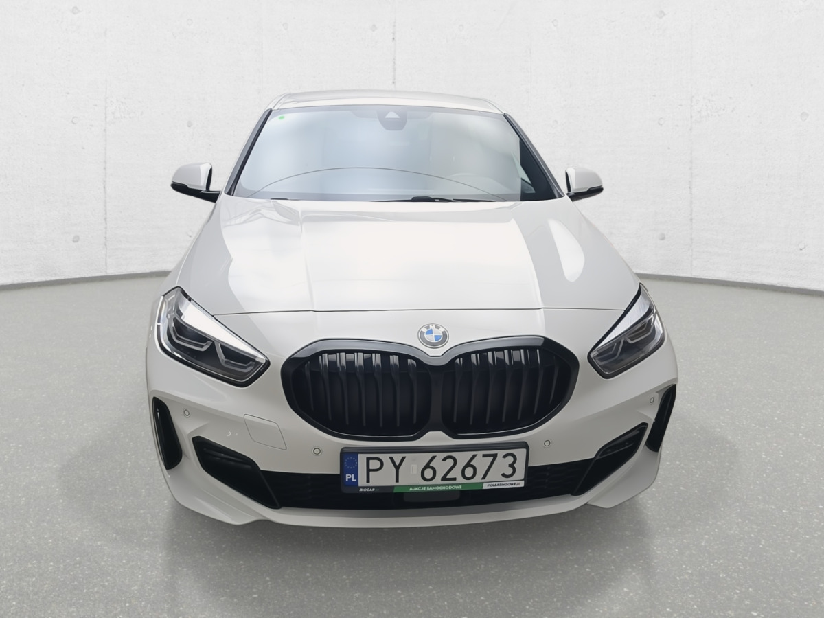 BMW 118I HATCHBACK - Voiture à hayon: photos 4 BMW 118I HATCHBACK - Voiture à hayon: photos 4
