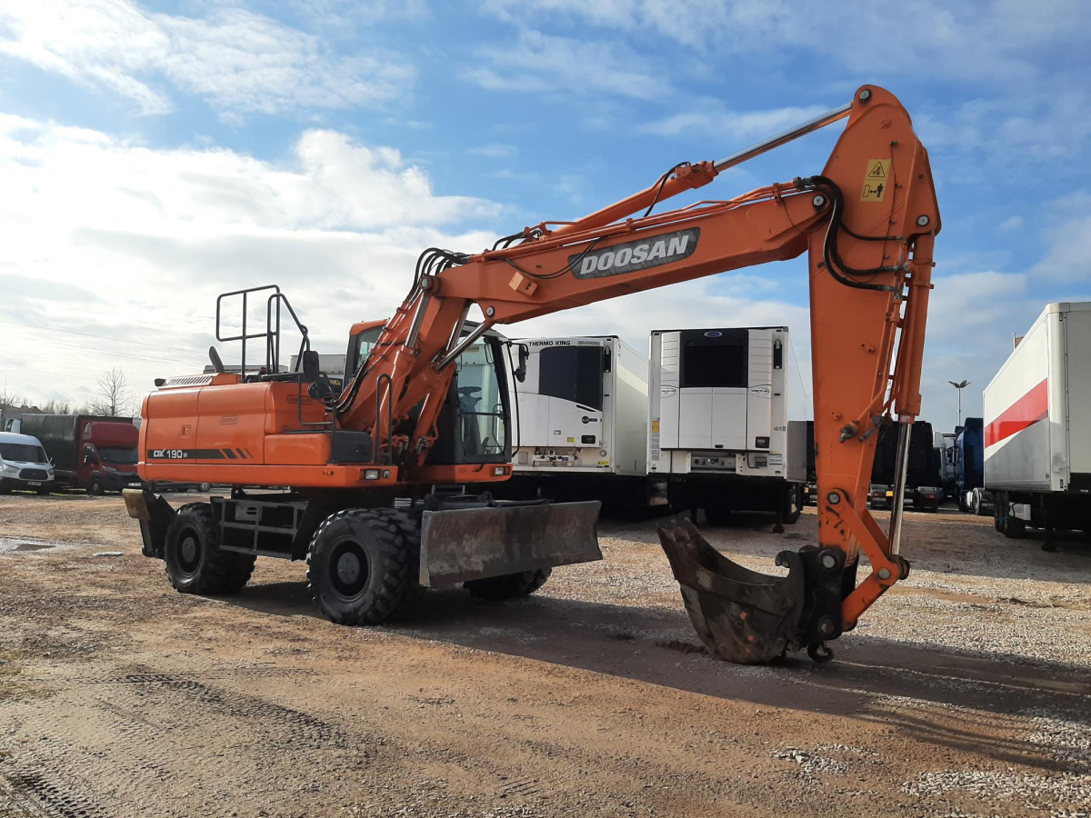 Koparka kołowa Doosan DX190W-3 2014 - 9261 mtg - silnik sprawny - Pelle sur pneus: photos 1 Koparka kołowa Doosan DX190W-3 2014 - 9261 mtg - silnik sprawny - Pelle sur pneus: photos 1