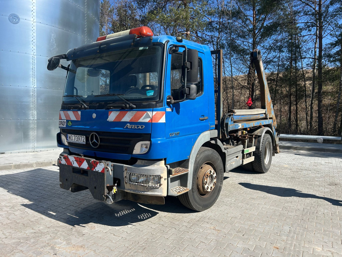 MERCEDES BENZ ATEGO HAKOWIEC - Camion ampliroll: photos 2 MERCEDES BENZ ATEGO HAKOWIEC - Camion ampliroll: photos 2