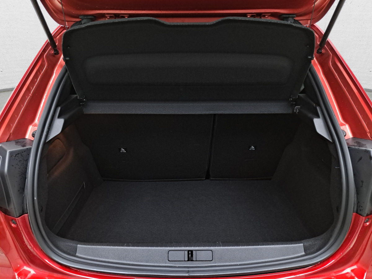 Voiture à hayon PEUGEOT 208 HATCHBACK: photos 14