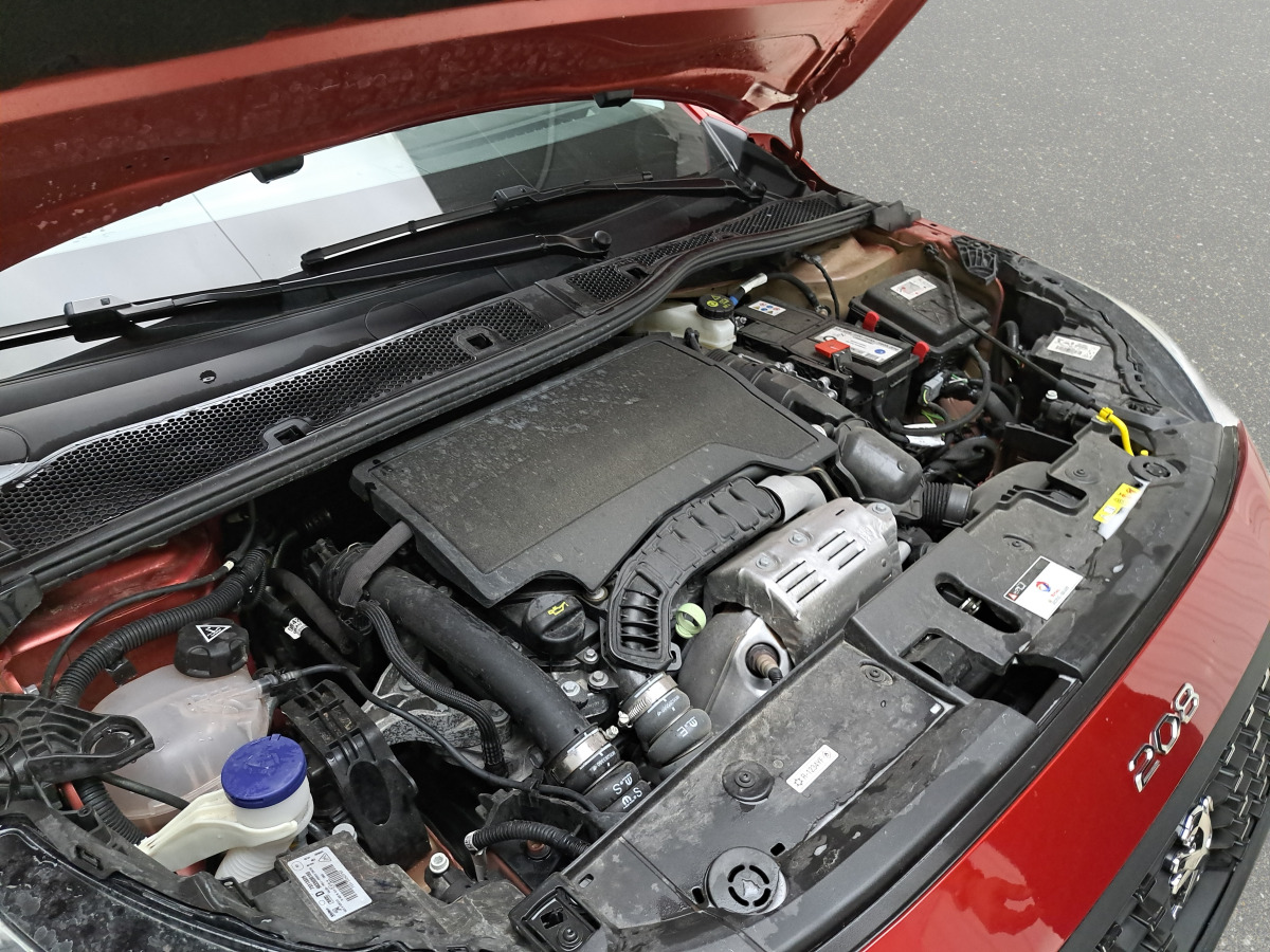 Voiture à hayon PEUGEOT 208 HATCHBACK: photos 15
