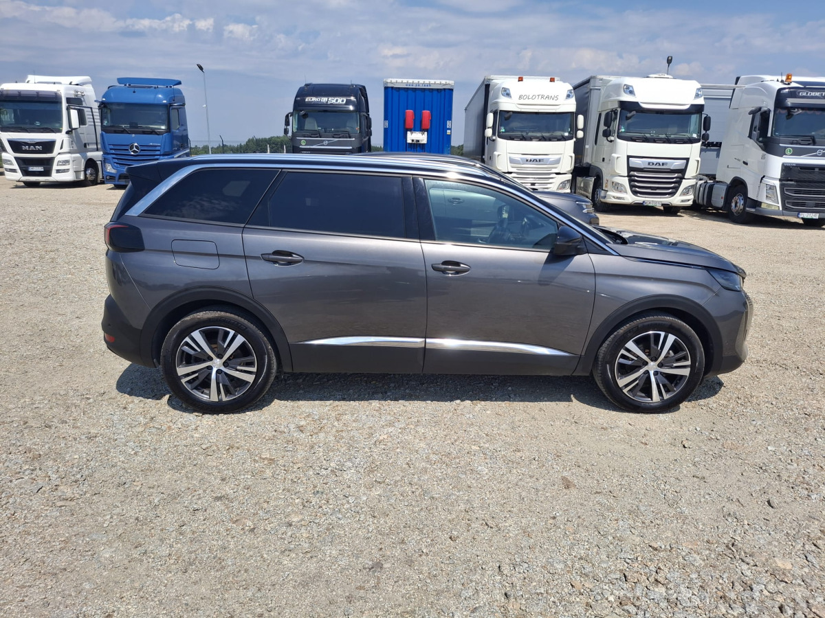 PEUGEOT 5008 MINIVAN - SUV: photos 4 PEUGEOT 5008 MINIVAN - SUV: photos 4