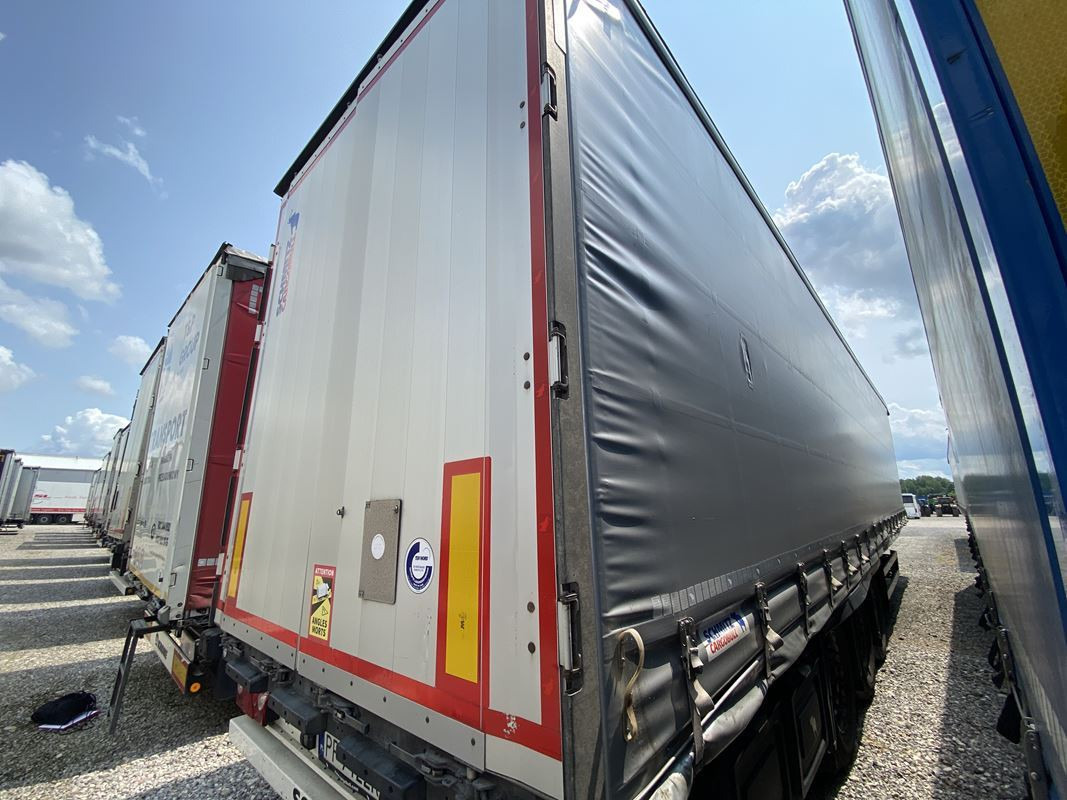 SCHMITZ CARGOBULL SCB S3T FIRANA - Remorque rideaux coulissants: photos 3 SCHMITZ CARGOBULL SCB S3T FIRANA - Remorque rideaux coulissants: photos 3