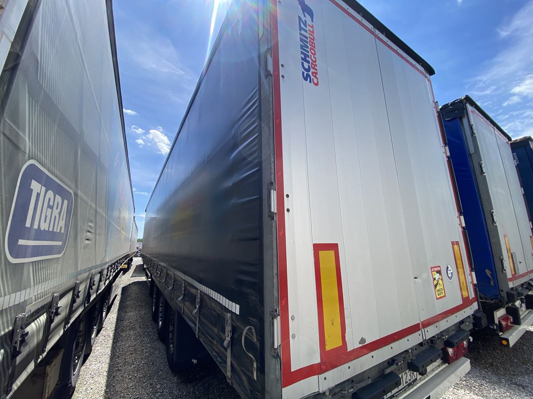 SCHMITZ CARGOBULL SCB S3T FIRANA - Remorque rideaux coulissants: photos 2 SCHMITZ CARGOBULL SCB S3T FIRANA - Remorque rideaux coulissants: photos 2