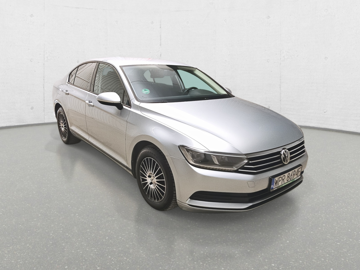 VOLKSWAGEN PASSAT SEDAN - Voiture: photos 1 VOLKSWAGEN PASSAT SEDAN - Voiture: photos 1