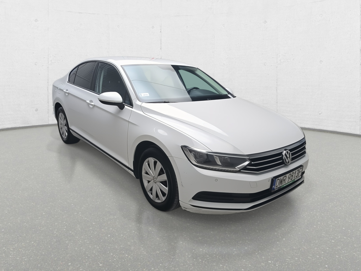 VOLKSWAGEN PASSAT SEDAN - Berline: photos 1 VOLKSWAGEN PASSAT SEDAN - Berline: photos 1