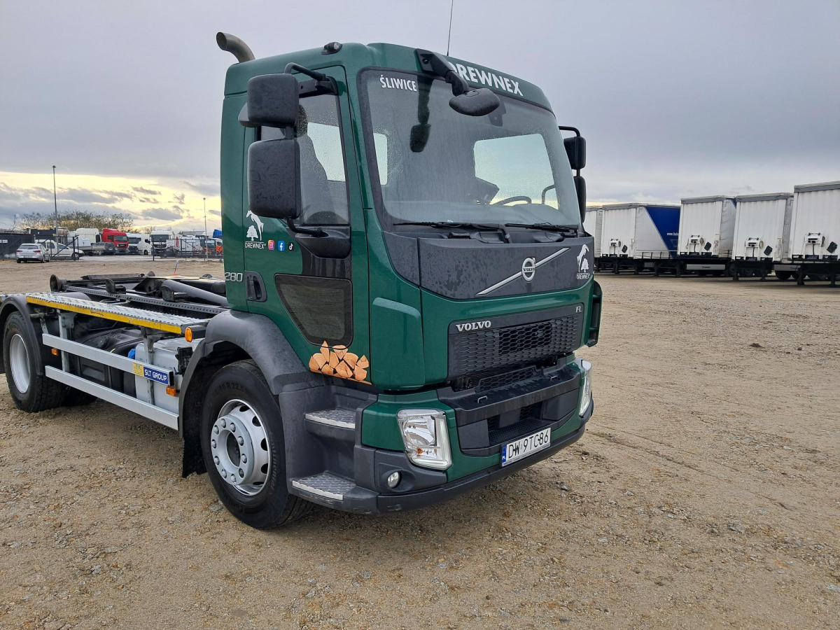VOLVO FL - Camion ampliroll: photos 1 VOLVO FL - Camion ampliroll: photos 1