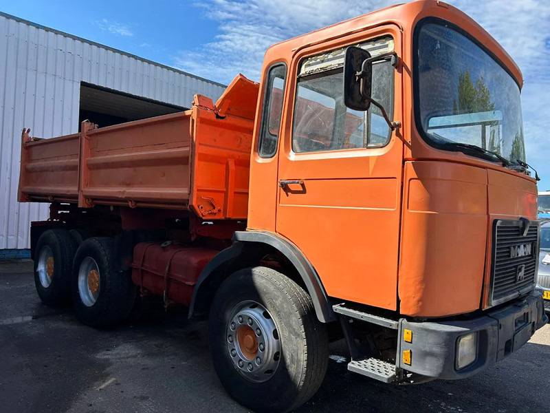 MAN 26.281, 6X4, Tipper, Spring Suspension , 362 engine and gearbox - Camion benne: photos 4 MAN 26.281, 6X4, Tipper, Spring Suspension , 362 engine and gearbox - Camion benne: photos 4