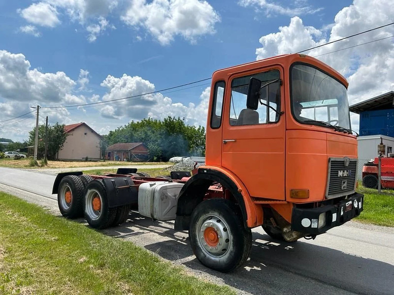Châssis cabine MAN 26-281 , 6x4 , Manual Eaton: photos 9