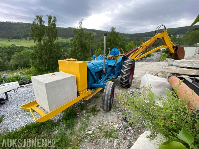 1963 Fordson Superdexta, H-J3 Hydraulic excavator - Tracteur agricole: photos 1 1963 Fordson Superdexta, H-J3 Hydraulic excavator - Tracteur agricole: photos 1