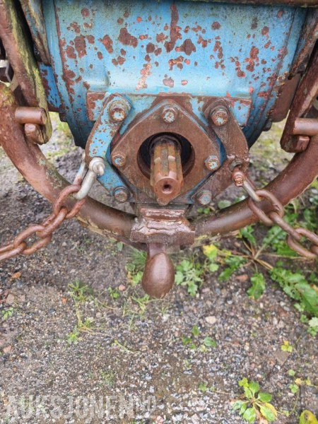 1972 Ford 3000 traktor med laster og skuffe - Tracteur agricole: photos 5 1972 Ford 3000 traktor med laster og skuffe - Tracteur agricole: photos 5