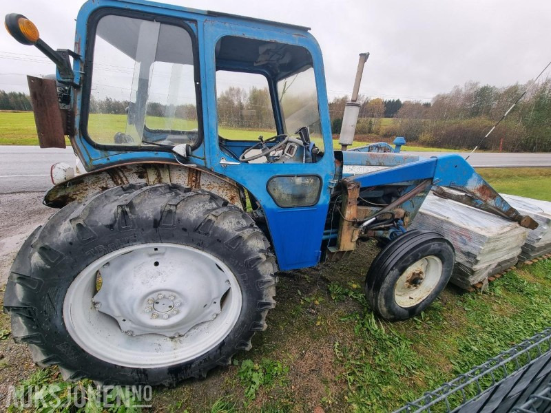 1972 Ford 3000 traktor med laster og skuffe - Tracteur agricole: photos 2 1972 Ford 3000 traktor med laster og skuffe - Tracteur agricole: photos 2