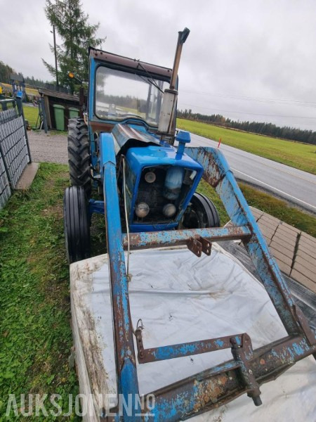 1972 Ford 3000 traktor med laster og skuffe - Tracteur agricole: photos 4 1972 Ford 3000 traktor med laster og skuffe - Tracteur agricole: photos 4
