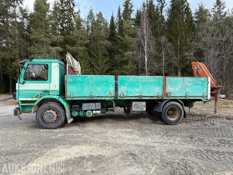 1981 Scania P82M 4X2 LS50 - Camion grue: photos 2 1981 Scania P82M 4X2 LS50 - Camion grue: photos 2