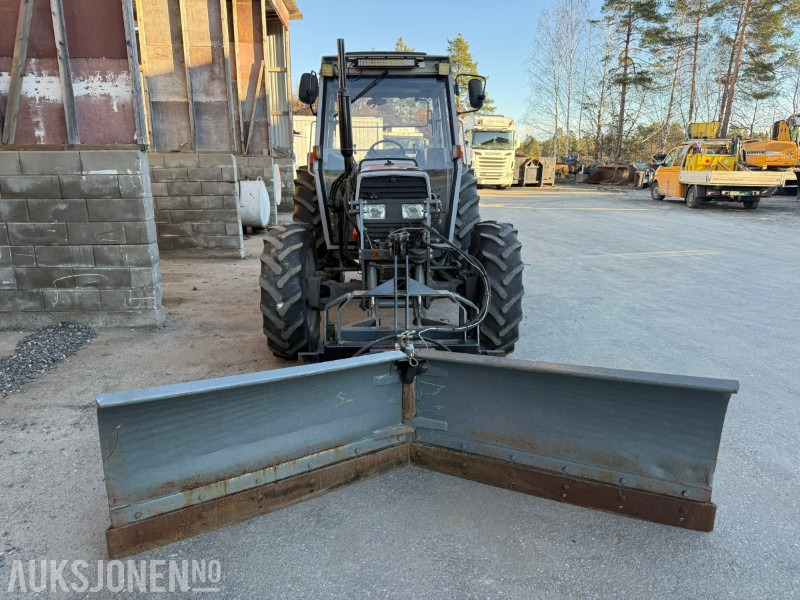 1991 Massey Ferguson 372 4x4 FRONTHYDRAULIKK/SKJÆR - Tracteur agricole: photos 3 1991 Massey Ferguson 372 4x4 FRONTHYDRAULIKK/SKJÆR - Tracteur agricole: photos 3