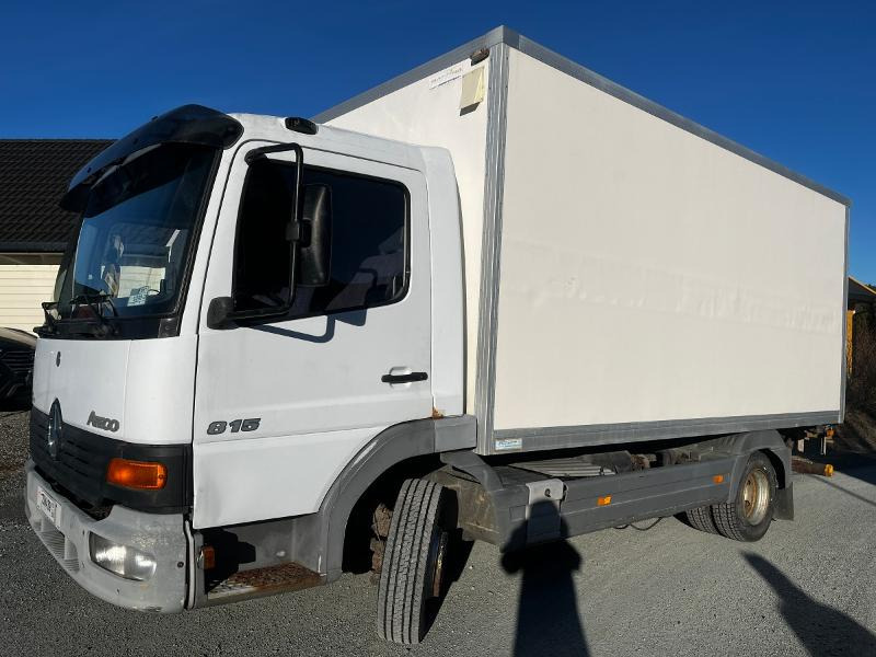 1999 Mercedes-Benz Atego 815 skapbil med lift, 238572 km - Camion fourgon: photos 1 1999 Mercedes-Benz Atego 815 skapbil med lift, 238572 km - Camion fourgon: photos 1