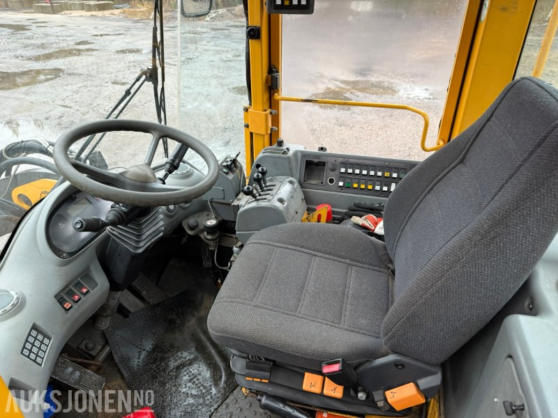 Chargeuse sur pneus 2002 Volvo L70D Hjullaster – Hydraulisk HK-feste – 3 og 4. funksjon: photos 44 Chargeuse sur pneus 2002 Volvo L70D Hjullaster – Hydraulisk HK-feste – 3 og 4. funksjon: photos 44