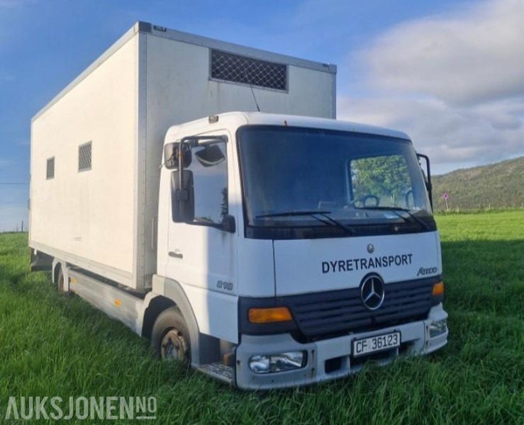 2003 Mercedes-Benz 818 - Skapbil/dyretansportbil - Camion bétaillère: photos 3 2003 Mercedes-Benz 818 - Skapbil/dyretansportbil - Camion bétaillère: photos 3