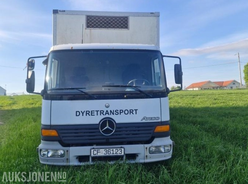 2003 Mercedes-Benz 818 - Skapbil/dyretansportbil - Camion bétaillère: photos 2 2003 Mercedes-Benz 818 - Skapbil/dyretansportbil - Camion bétaillère: photos 2