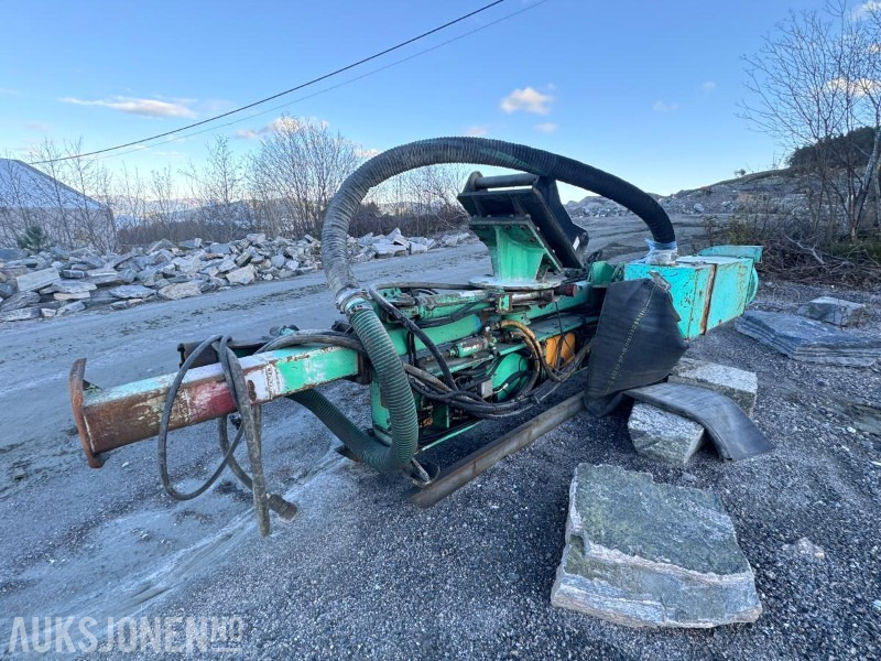 2006 IR Montabert boretårn CPA 225 - HC 40 hammer - Nytt S70 feste i 2022 - Ilmeg støvsuger - kompressor - Foreuse: photos 4 2006 IR Montabert boretårn CPA 225 - HC 40 hammer - Nytt S70 feste i 2022 - Ilmeg støvsuger - kompressor - Foreuse: photos 4