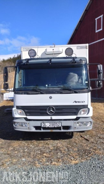 2006 Mercedes-Benz 818/33AT 7,5 skapbil ryggekamera s+v dekk kjetting - Camion fourgon: photos 2 2006 Mercedes-Benz 818/33AT 7,5 skapbil ryggekamera s+v dekk kjetting - Camion fourgon: photos 2