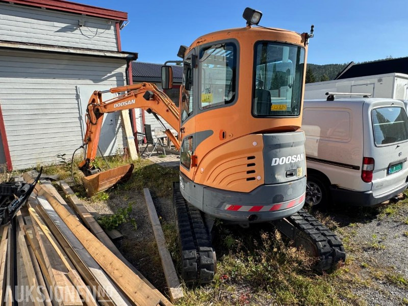 2007 Doosan DX35Z gravemaskin med tilt og pusseskuffe / rep objekt / 1729 timer - Pelle: photos 3 2007 Doosan DX35Z gravemaskin med tilt og pusseskuffe / rep objekt / 1729 timer - Pelle: photos 3