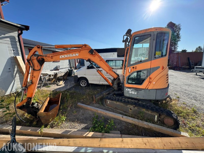 2007 Doosan DX35Z gravemaskin med tilt og pusseskuffe / rep objekt / 1729 timer - Pelle: photos 2 2007 Doosan DX35Z gravemaskin med tilt og pusseskuffe / rep objekt / 1729 timer - Pelle: photos 2