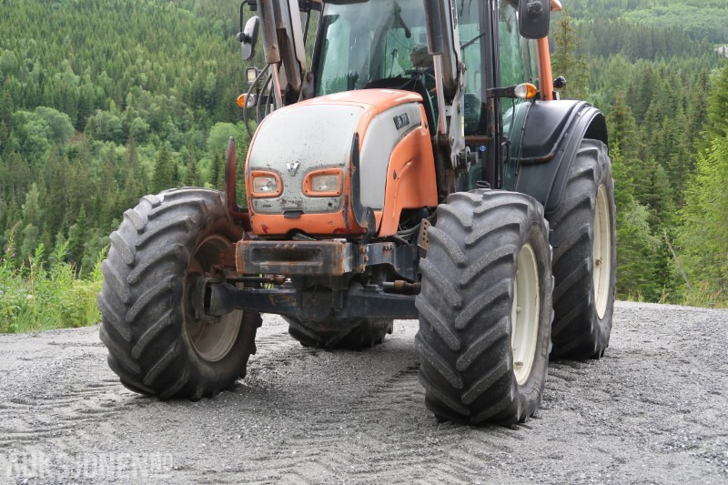 2008 Valtra N141 Twintrac traktor / 9121 timer - Tracteur agricole: photos 3 2008 Valtra N141 Twintrac traktor / 9121 timer - Tracteur agricole: photos 3