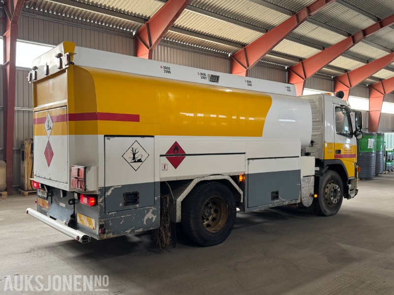 2010 Volvo FM 370 tankbil med 12000 liters tank - Camion citerne: photos 5 2010 Volvo FM 370 tankbil med 12000 liters tank - Camion citerne: photos 5