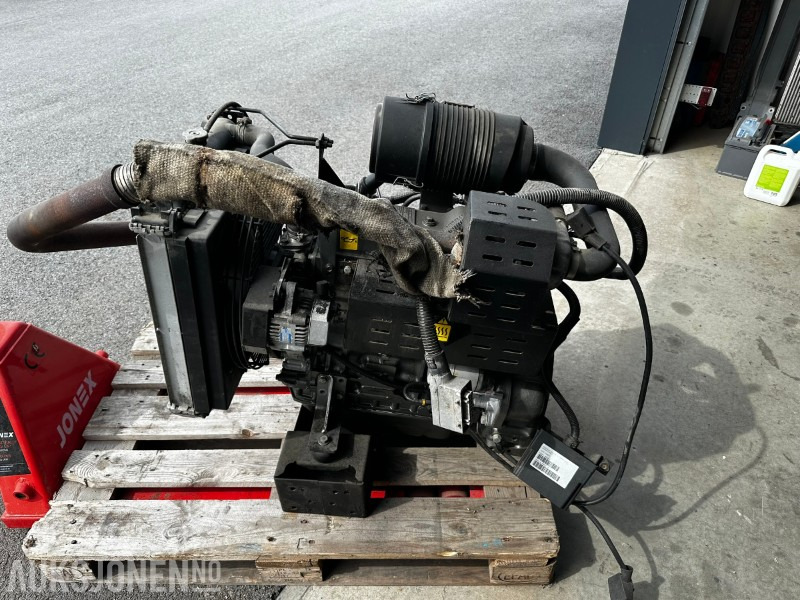 2010 Yanmar 4TNV84T-GGEH - Matériel de chantier: photos 2 2010 Yanmar 4TNV84T-GGEH - Matériel de chantier: photos 2