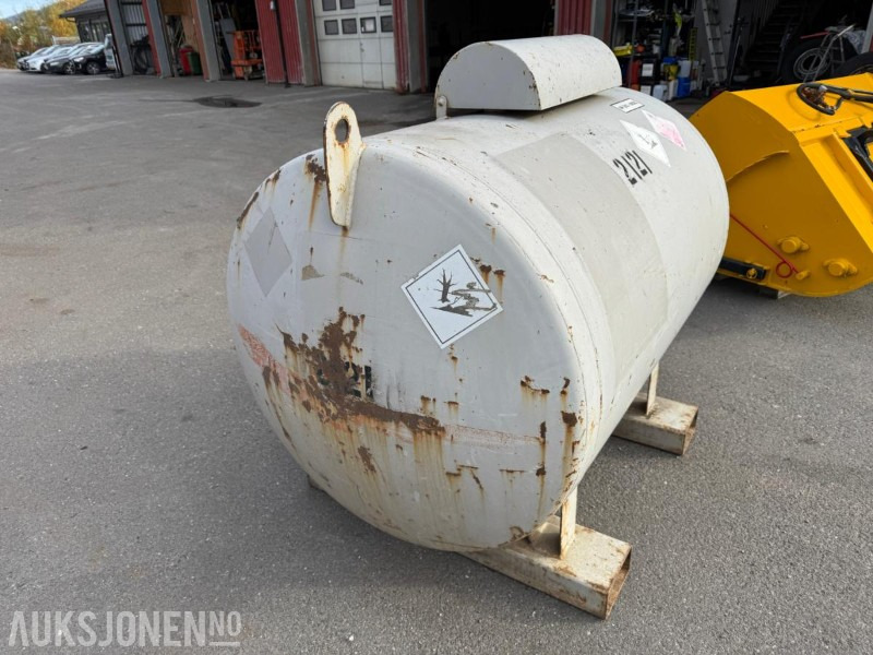 2011 Dieseltank 1000 liter med pumpe - Matériel de chantier: photos 2 2011 Dieseltank 1000 liter med pumpe - Matériel de chantier: photos 2