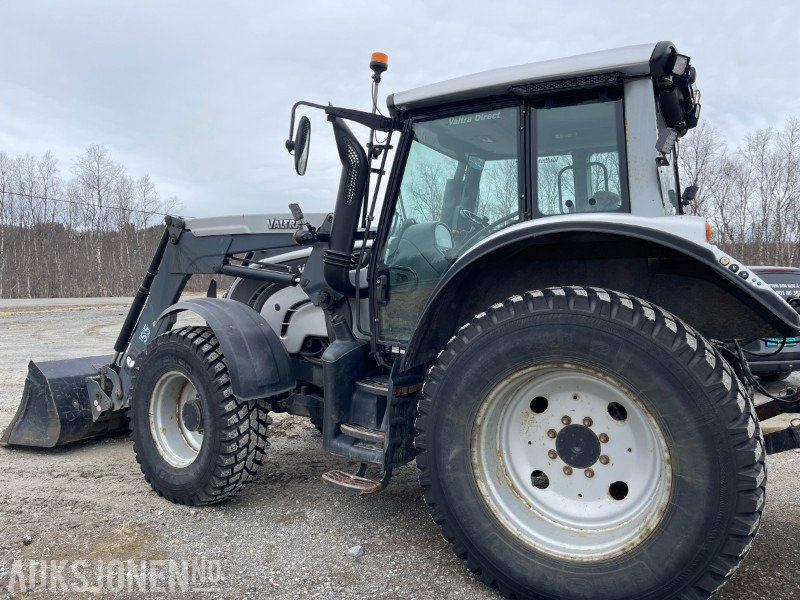 2011 Valtra N142 8670 Med laster og skuffe, Pallegaflfler, lodd, Eu godkjent til 22.01.2026 - Tracteur agricole: photos 3 2011 Valtra N142 8670 Med laster og skuffe, Pallegaflfler, lodd, Eu godkjent til 22.01.2026 - Tracteur agricole: photos 3
