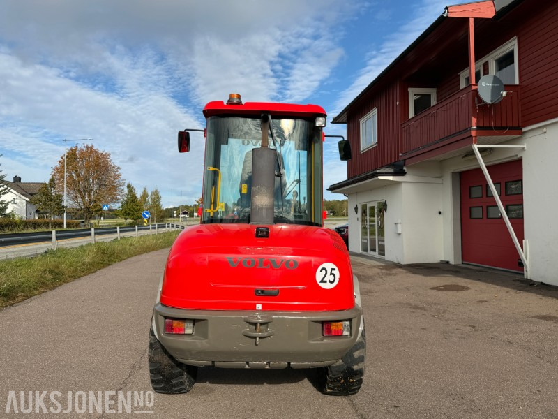 2013 Volvo L30B-Z7X Hjullaster - 6650kg - Ryggekamera - Universalskuff - Pallegafler - Chargeuse sur pneus: photos 4 2013 Volvo L30B-Z7X Hjullaster - 6650kg - Ryggekamera - Universalskuff - Pallegafler - Chargeuse sur pneus: photos 4