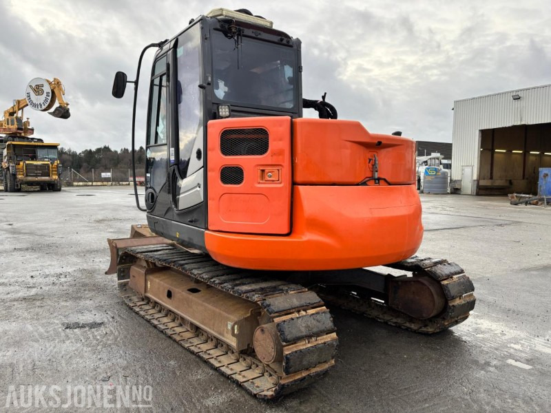 2014 HITACHI ZAXIS 85US-5A. 8.3T. S50. ENGCON TILTROTATOR. SENTRALSMØRING. PUSSESKUFF. 10434TIMER - Pelle: photos 4 2014 HITACHI ZAXIS 85US-5A. 8.3T. S50. ENGCON TILTROTATOR. SENTRALSMØRING. PUSSESKUFF. 10434TIMER - Pelle: photos 4