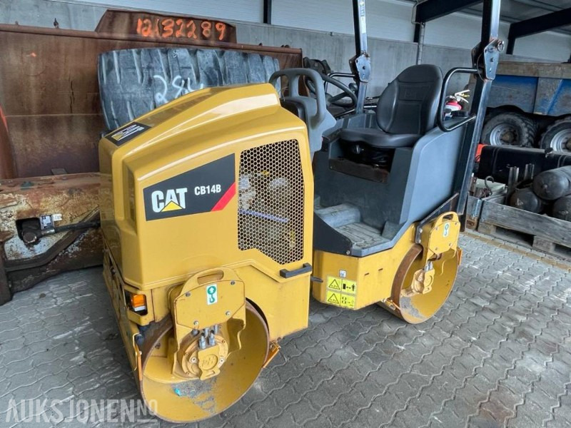 2015 Cat CB14B - 1,5 tonns universalvals med 900 mm (35”) tandemvibrasjonstromler. - Compacteur: photos 2 2015 Cat CB14B - 1,5 tonns universalvals med 900 mm (35”) tandemvibrasjonstromler. - Compacteur: photos 2