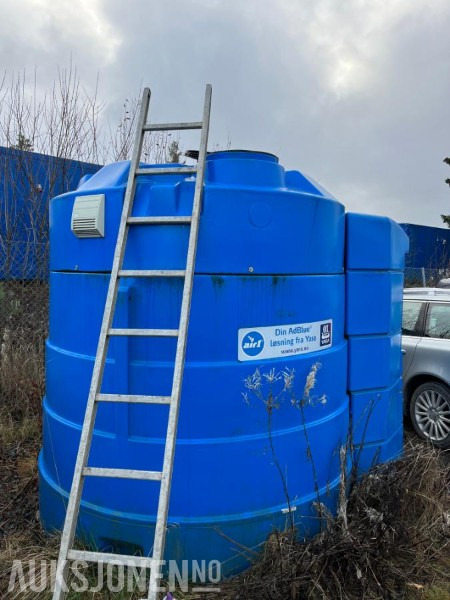 2015 Kingspan Ad-Blue tank - Matériel de chantier: photos 1 2015 Kingspan Ad-Blue tank - Matériel de chantier: photos 1