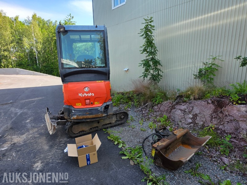 2015 Kubota KX019-4 Minigraver med grave og pusseskuff - Mini pelle: photos 4 2015 Kubota KX019-4 Minigraver med grave og pusseskuff - Mini pelle: photos 4