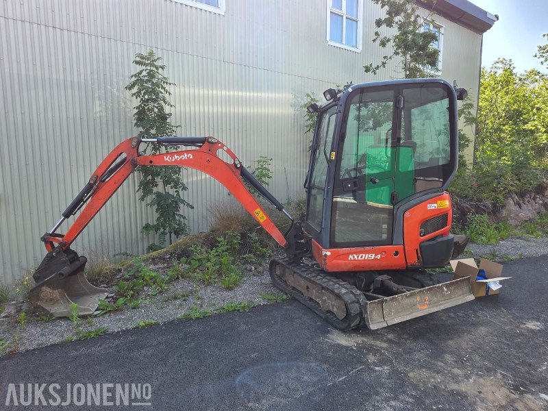 2015 Kubota KX019-4 Minigraver med grave og pusseskuff - Mini pelle: photos 2 2015 Kubota KX019-4 Minigraver med grave og pusseskuff - Mini pelle: photos 2