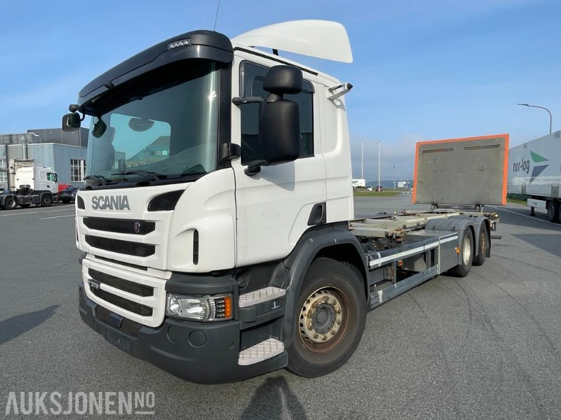 2016 Scania P370 LB6x2 lastebil med lift/løftebord - 3-akslet - Kamera - 208601 km. - Camion porte-conteneur/ Caisse mobile: photos 1 2016 Scania P370 LB6x2 lastebil med lift/løftebord - 3-akslet - Kamera - 208601 km. - Camion porte-conteneur/ Caisse mobile: photos 1