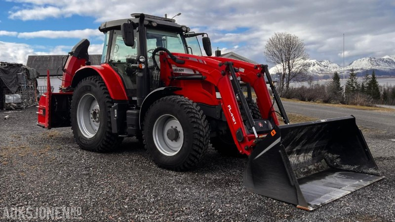 2017 Massey Ferguson 6714 S Dyna VT * Eu Godkjent * 2503 Timer * - Tracteur agricole: photos 2 2017 Massey Ferguson 6714 S Dyna VT * Eu Godkjent * 2503 Timer * - Tracteur agricole: photos 2