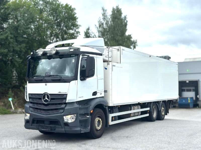 2018 Mercedes-Benz ANTOS 2540L 6x2 Kjølebil – 2018-modell med Carrier kjøleaggregat og Schmitz skap - Camion fourgon: photos 1 2018 Mercedes-Benz ANTOS 2540L 6x2 Kjølebil – 2018-modell med Carrier kjøleaggregat og Schmitz skap - Camion fourgon: photos 1
