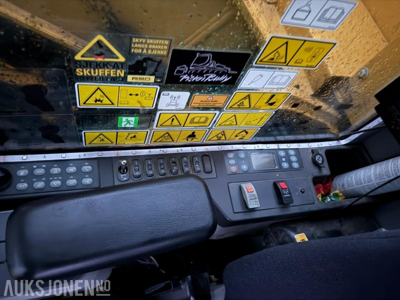Pelle 2019 Cat 325L m/Engcon tiltrotator, Gps og 2 skuffer: photos 19