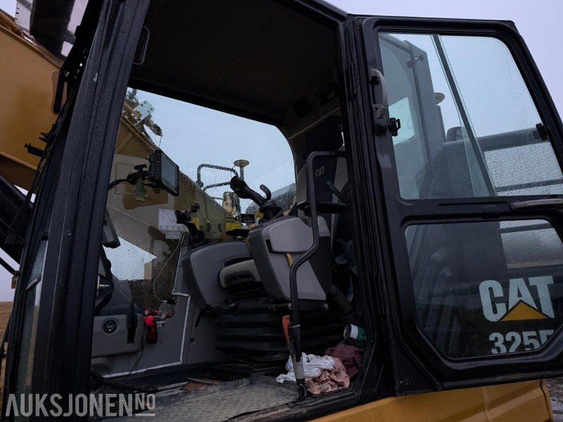 Pelle 2019 Cat 325L m/Engcon tiltrotator, Gps og 2 skuffer: photos 13