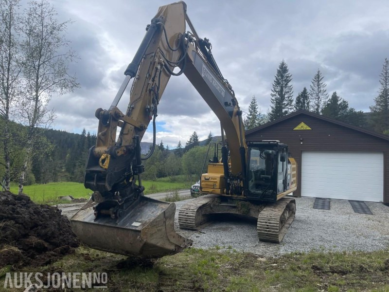 2019 Cat 326FL Gravemaskin med maskinstyring, rototilt og 4 skuffer - Pelle: photos 2 2019 Cat 326FL Gravemaskin med maskinstyring, rototilt og 4 skuffer - Pelle: photos 2